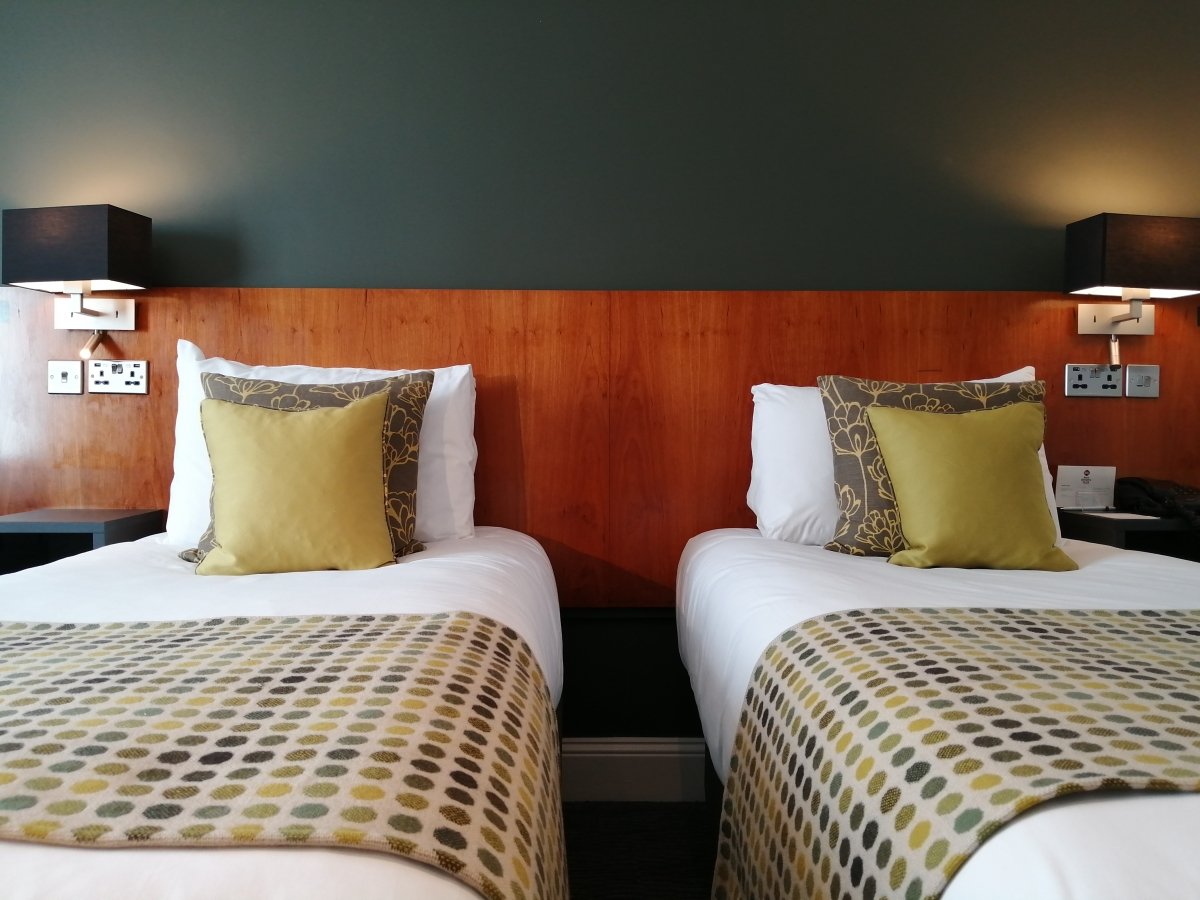 Twin Beds (1)